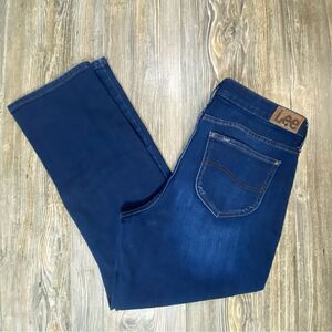 Lee Regular Fit Straight Leg Mid Rise Women's size 14 Blue Denim Jeans EUC